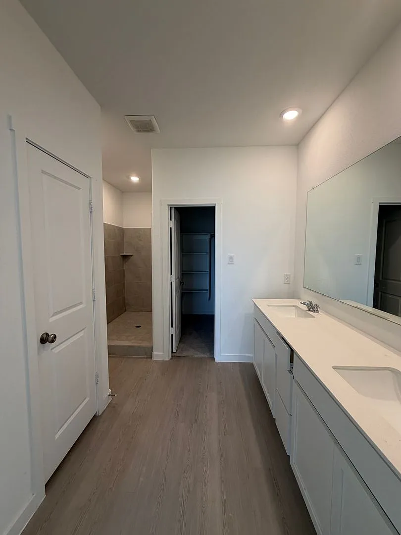 Beautiful Home Built in 2025 — Photo 4