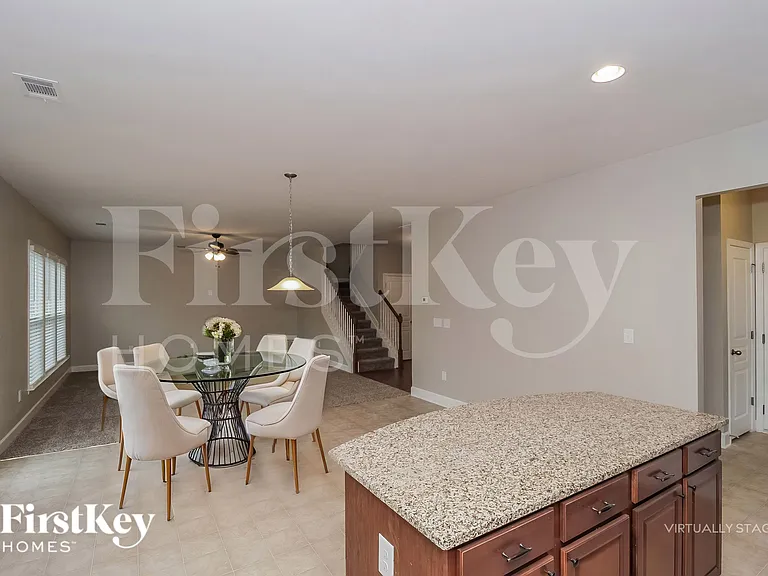 355 Ridgewood Trl — Photo 6
