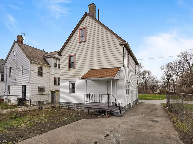 8210 Dorver Ave — Photo 23