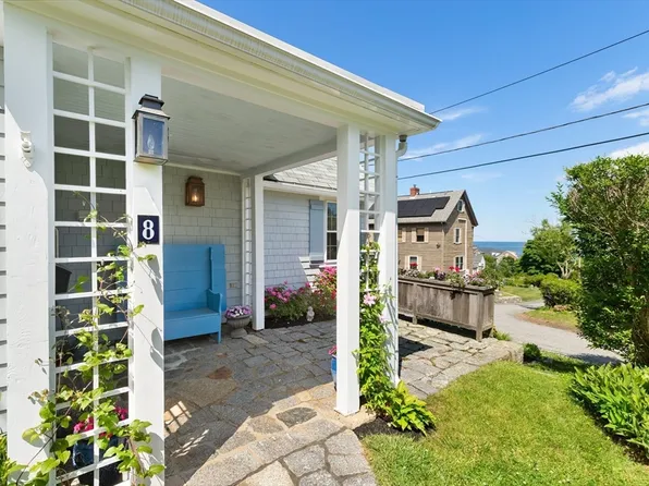 8 Landmark Ln, Rockport, MA 01966