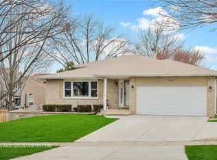 1750 Apple Valley Rd, Bolingbrook, IL 60490