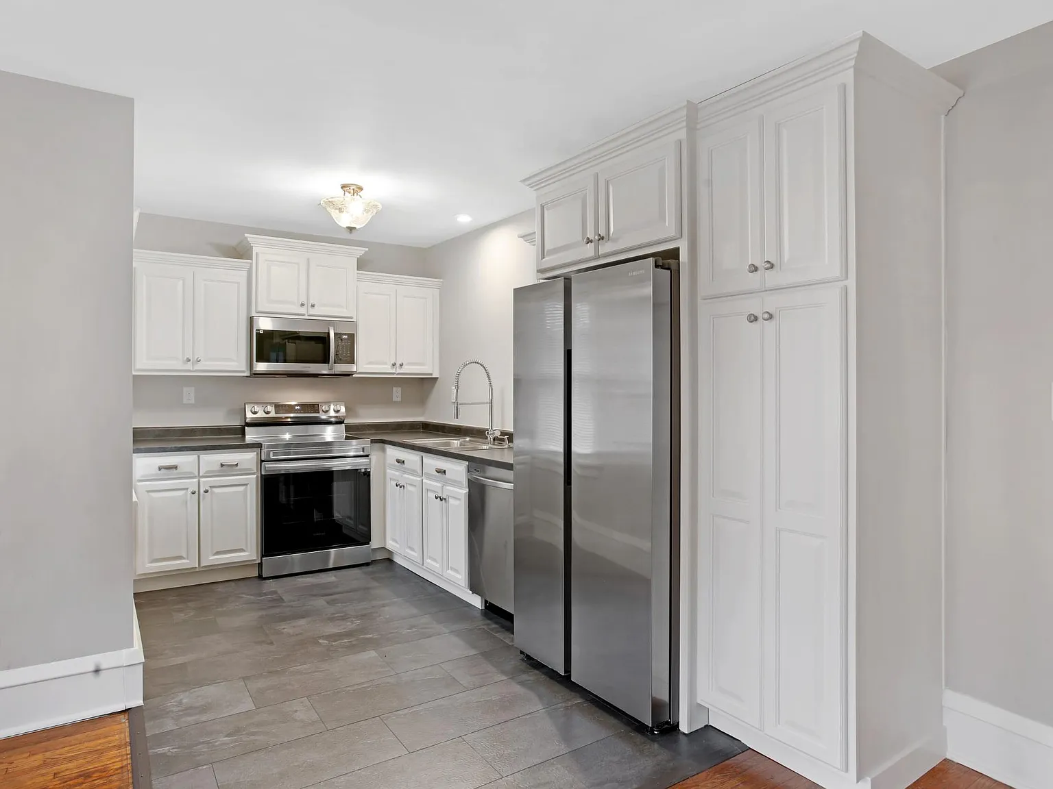 1118 W Church St — Photo 2