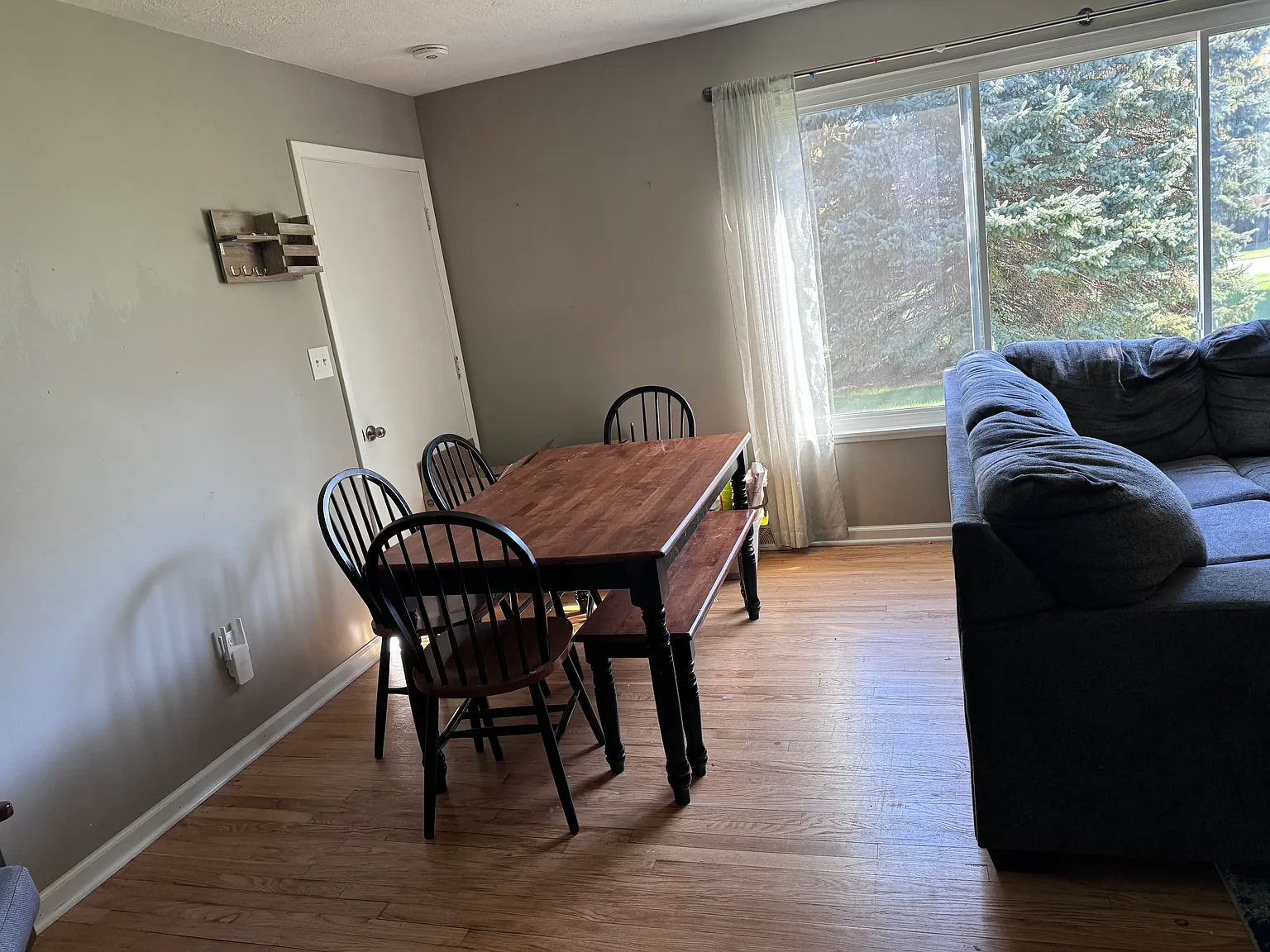 3 bed, 1200 sqft, $1,550 — Photo 4