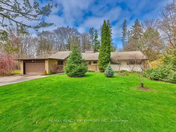 35 Hollyrood Heights Dr, Mississauga, ON L5G 2H2