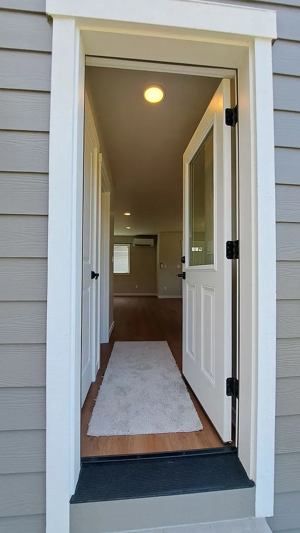 3 Bedroom 2.5 Bath Duplex — Photo 4