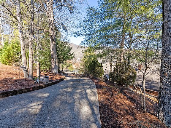 4th image of 294 Lake Hills Dr