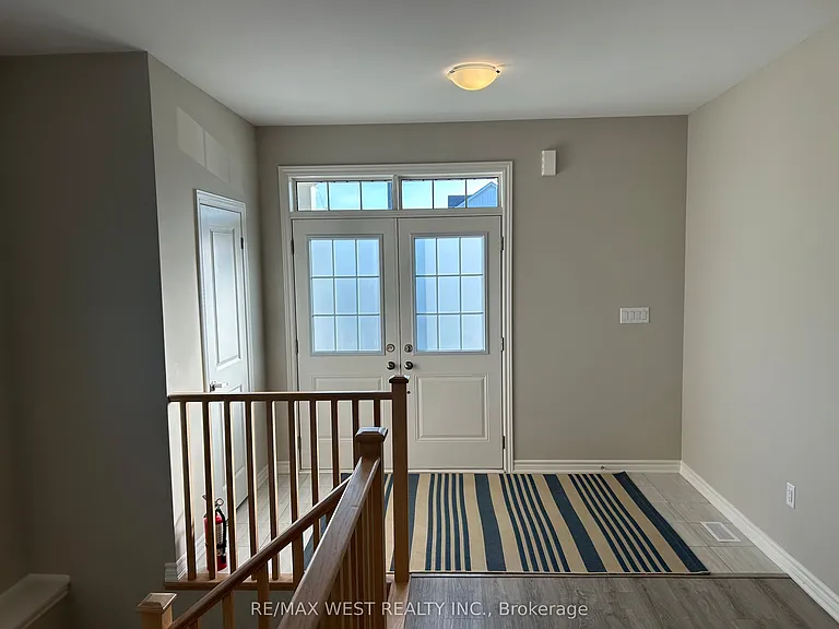 292 Springfield Cres — Photo 2