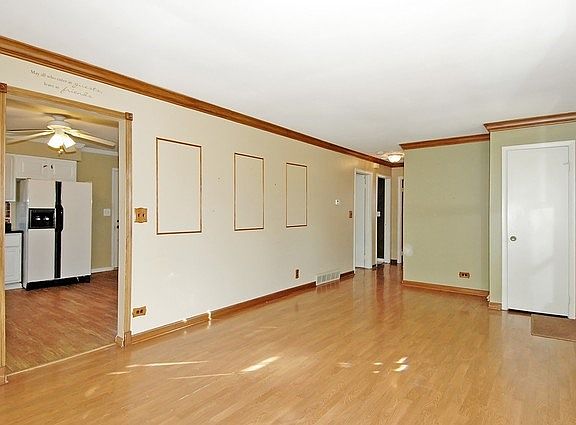 3rd image of 561 Dean Dr