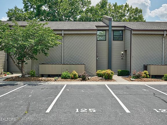 3rd image of 64 Lakeshore Cir Unit 125