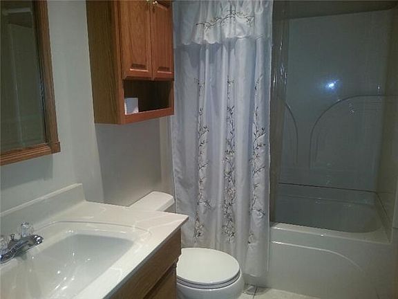 5th image of 102 Adams Dr