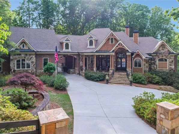 6516 Bluewaters Dr, Flowery Branch, GA 30542