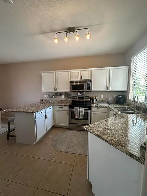 3 bed, 2.5 bath, 1364 sqft, $1,950 — Photo 4
