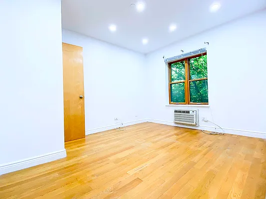 Rented by Bond New York | media 10