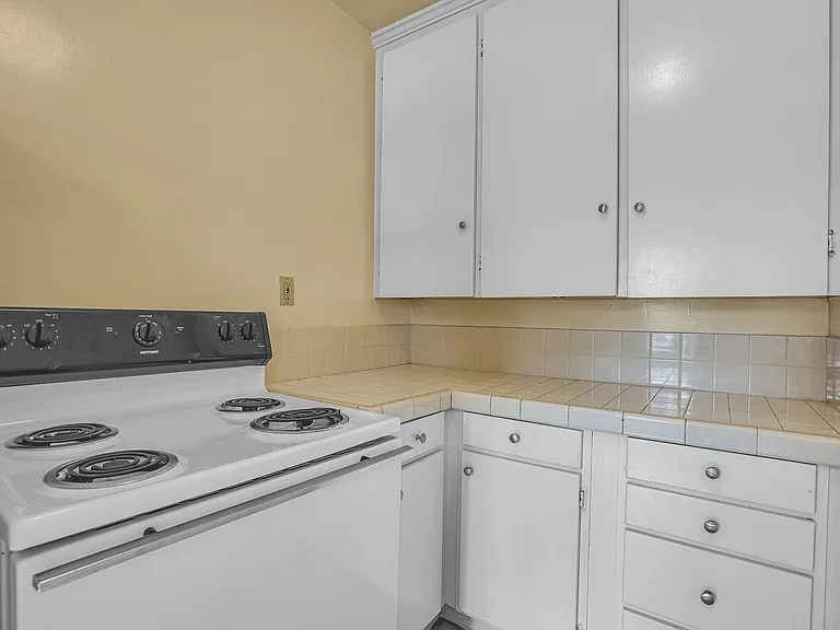 2052 SE Hawthorne Blvd — Photo 11