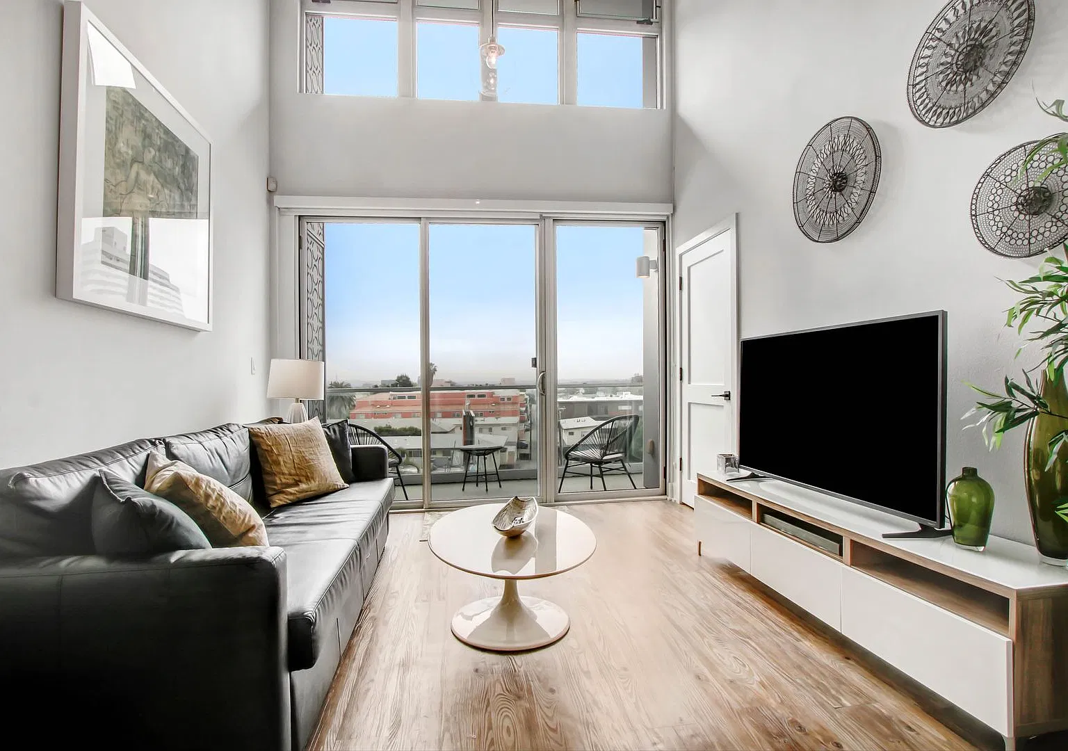 2 bed, 1096 sqft, $4,715 — Photo 1