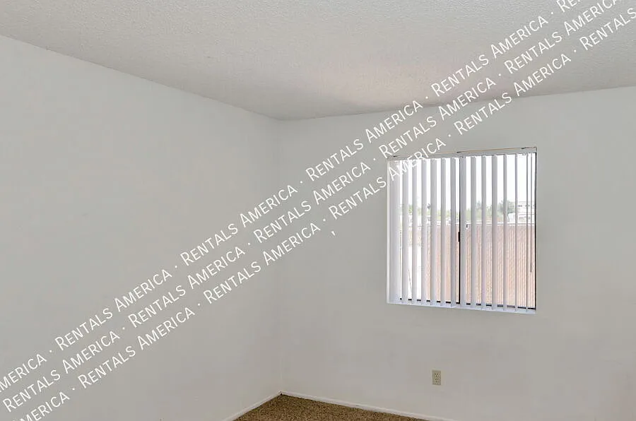West side 2 bedroom townhome — Photo 3