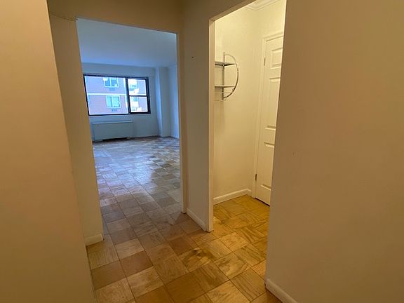 5th image of 300 W 55th St APT 4R