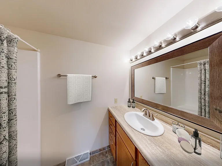 1202 N 16th Ave — Photo 11