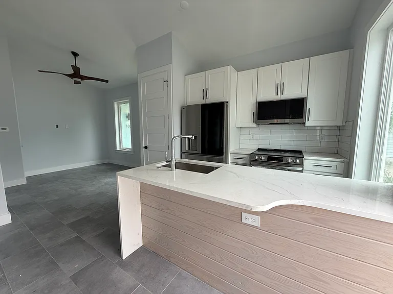 119 12th Ave N #103 — Photo 1