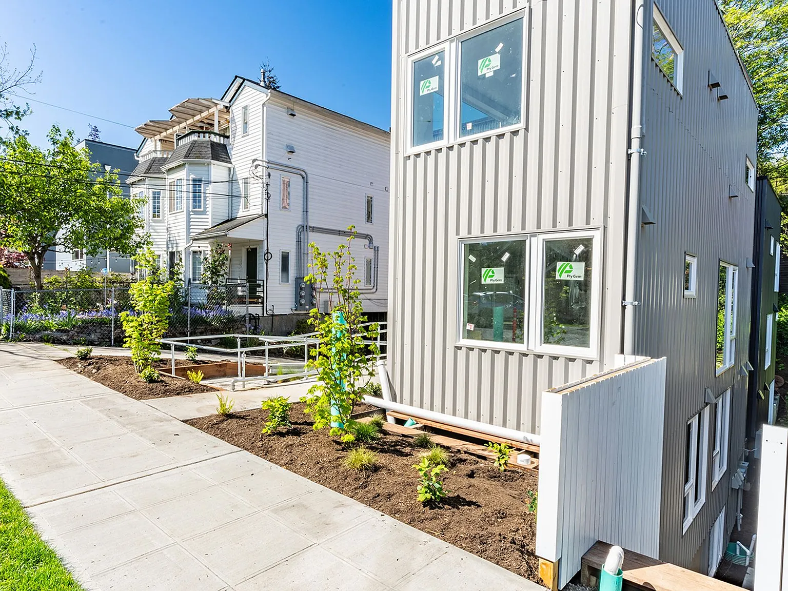Beautiful Brand New Boutique Apartment Community — Photo 4