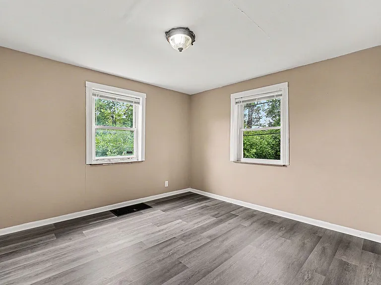 937 Grand Ave — Photo 16