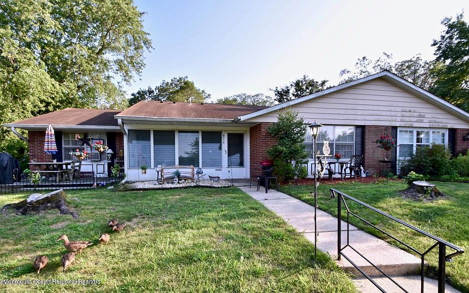 1st image of 611A Lake Point Dr #1001