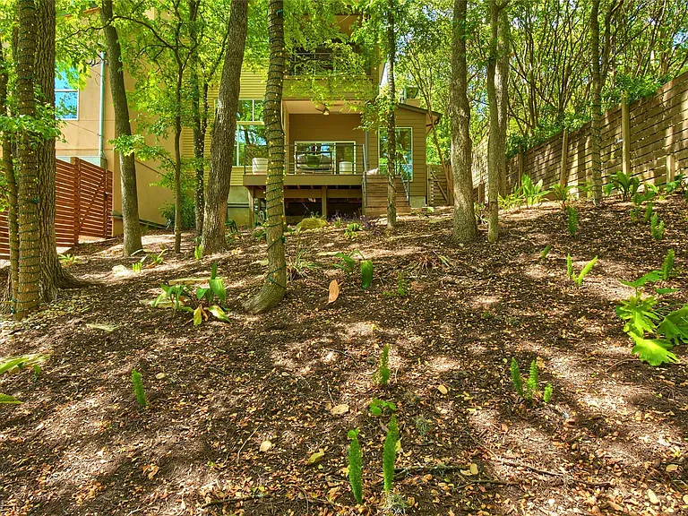 1009 E Riverside Dr #B — Photo 31
