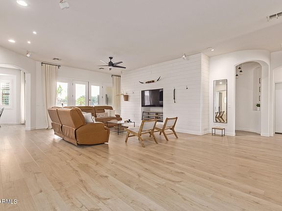 4th image of 2588 E FIRESTONE Drive