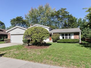 1610 E Peachtree Dr, Arlington Heights, IL 60004
