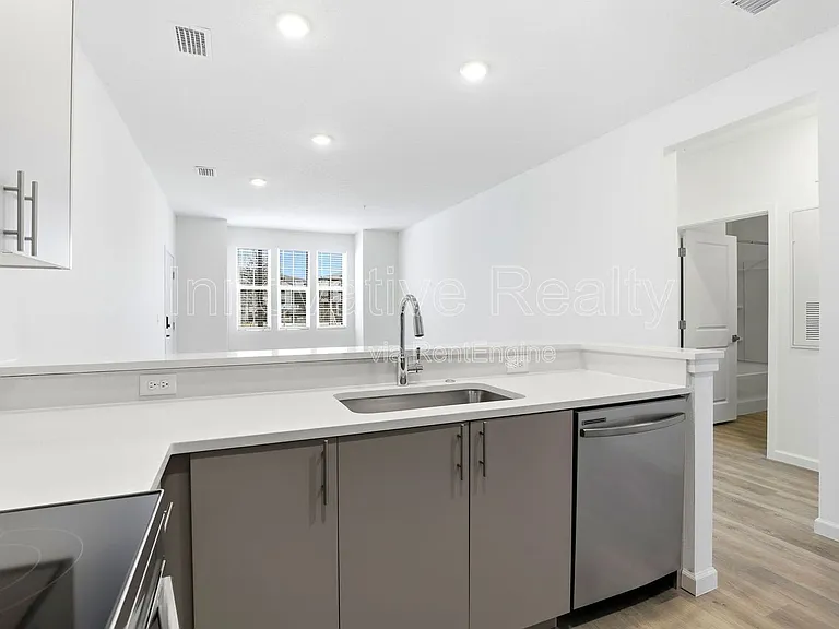 Venture Apartments — Photo 94