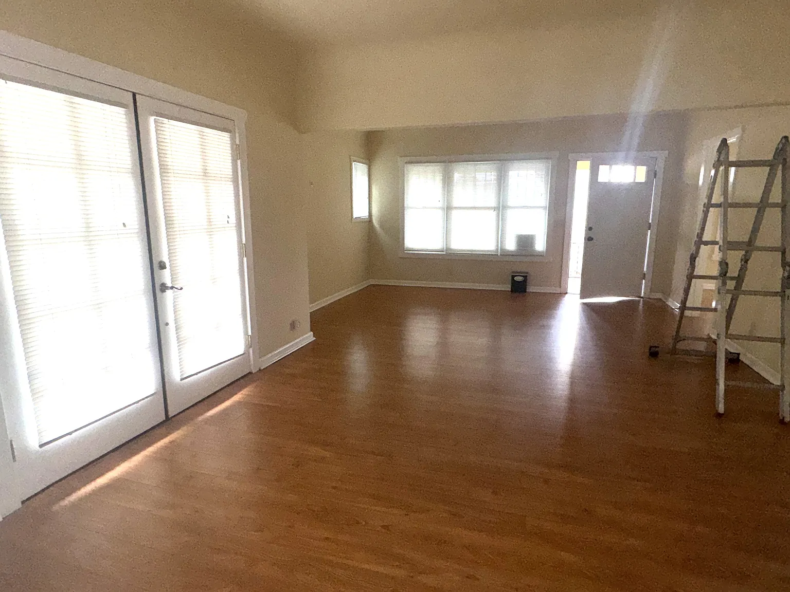 3 bed, 1209 sqft, $4,275 — Photo 2