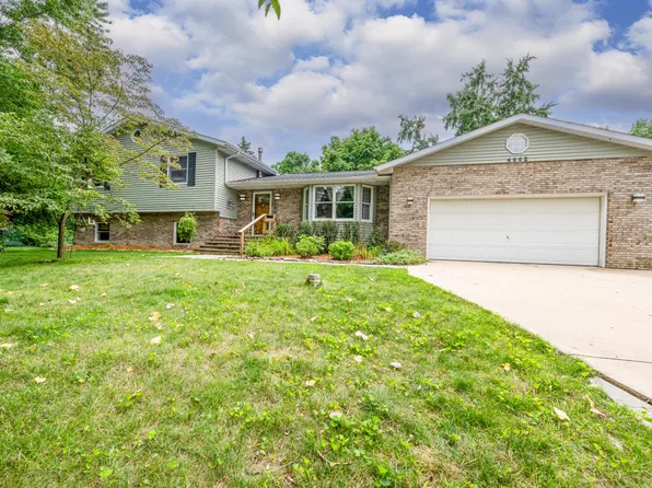 4862 Woodland Dr, Saint Joseph, MI 49085