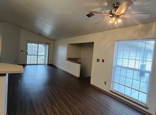 7-143 W Fieldstone Cir #OAK, Oak Creek, WI 53154