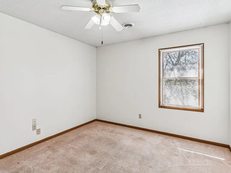 2357 Amy Ave — Photo 11
