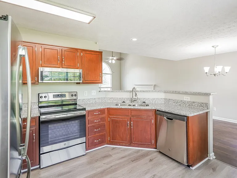 1207 Cedarbend Dr — Photo 7