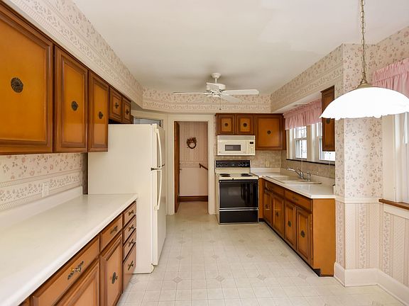 5th image of 123 E Embert Pl