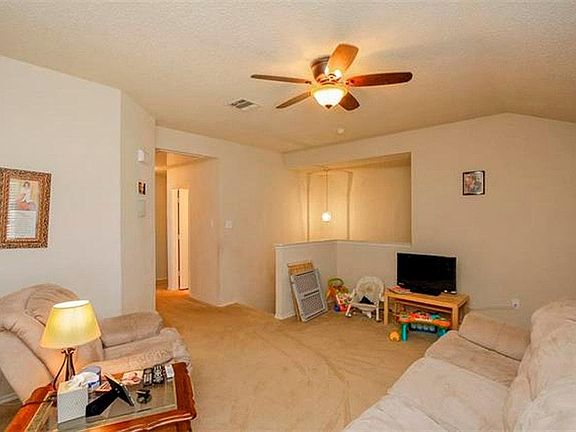 2nd image of 816 Horseshoe Ct