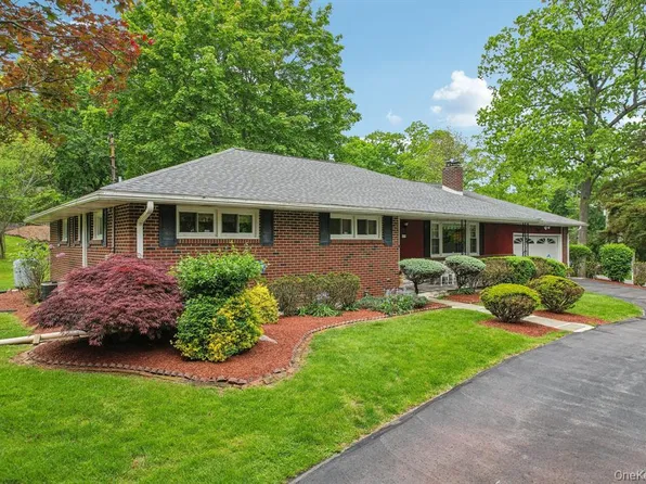 57 Edgewood Dr, Central Valley, NY 10917