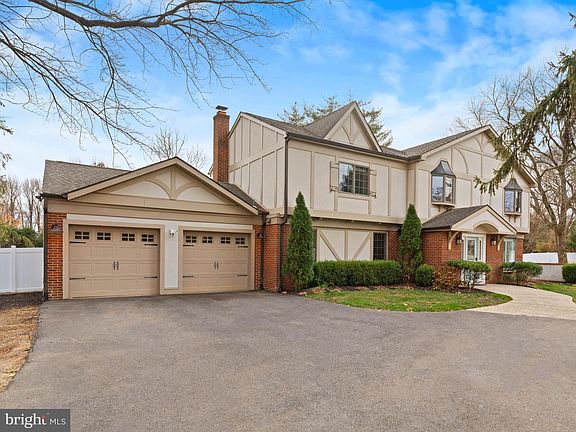 4th image of 236 Carriage Hill Dr