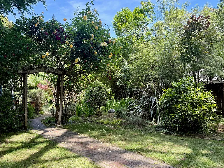18 Acacia Rd — Photo 14