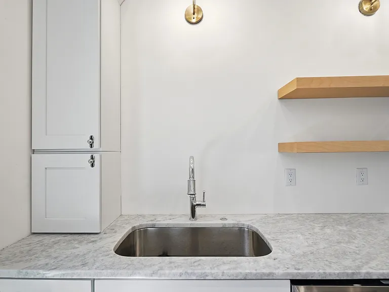 907 Main St #5 — Photo 13