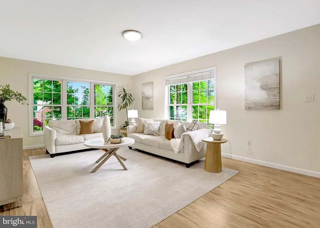 6 bed, 3400 sqft, $5,300 — Photo 4