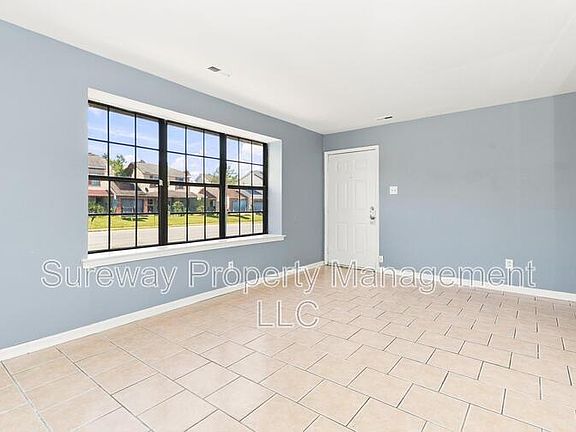 2nd image of 7 Hampton Gate Dr #A