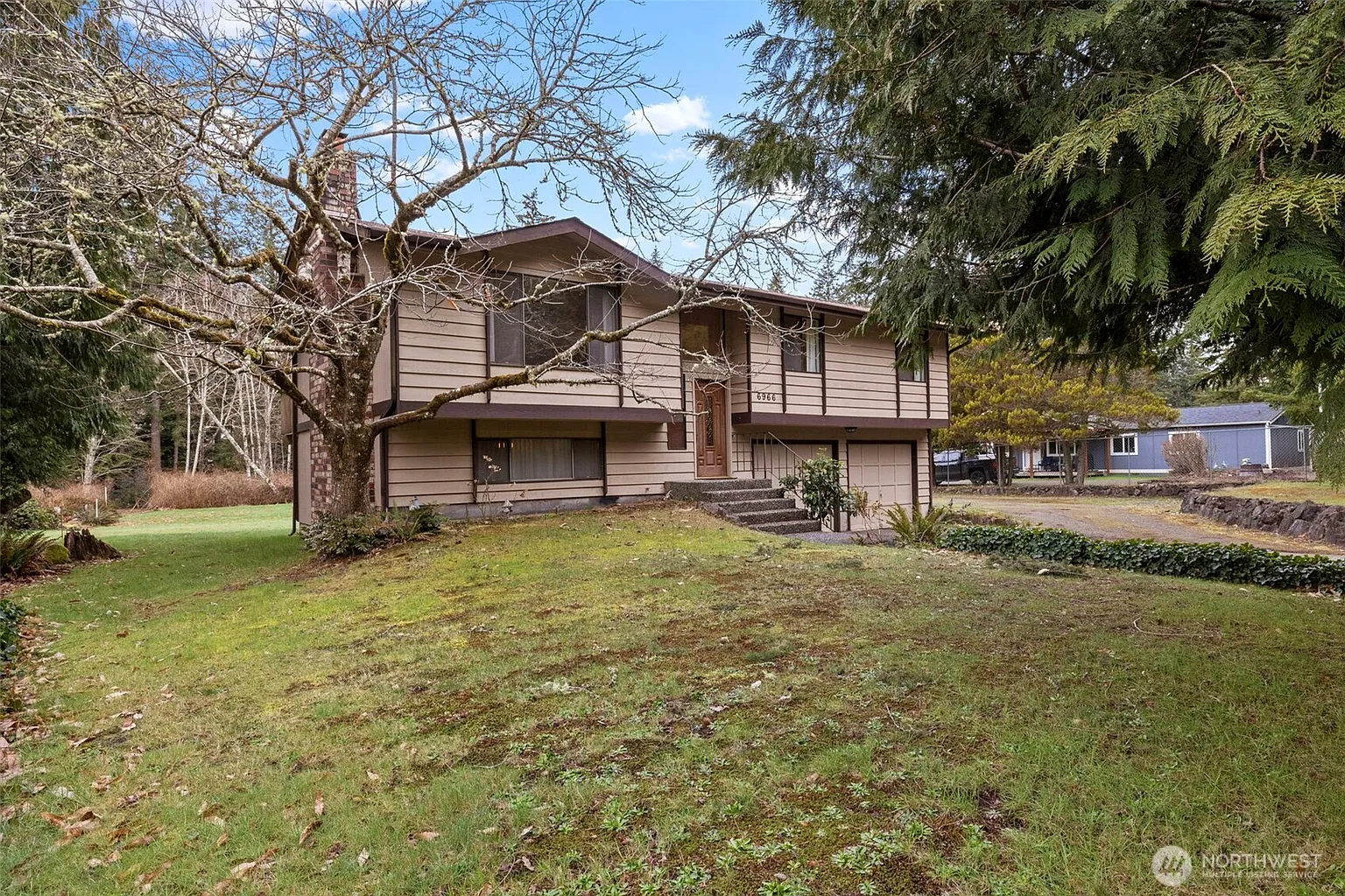6966 N Vandecar Road SE photo 1