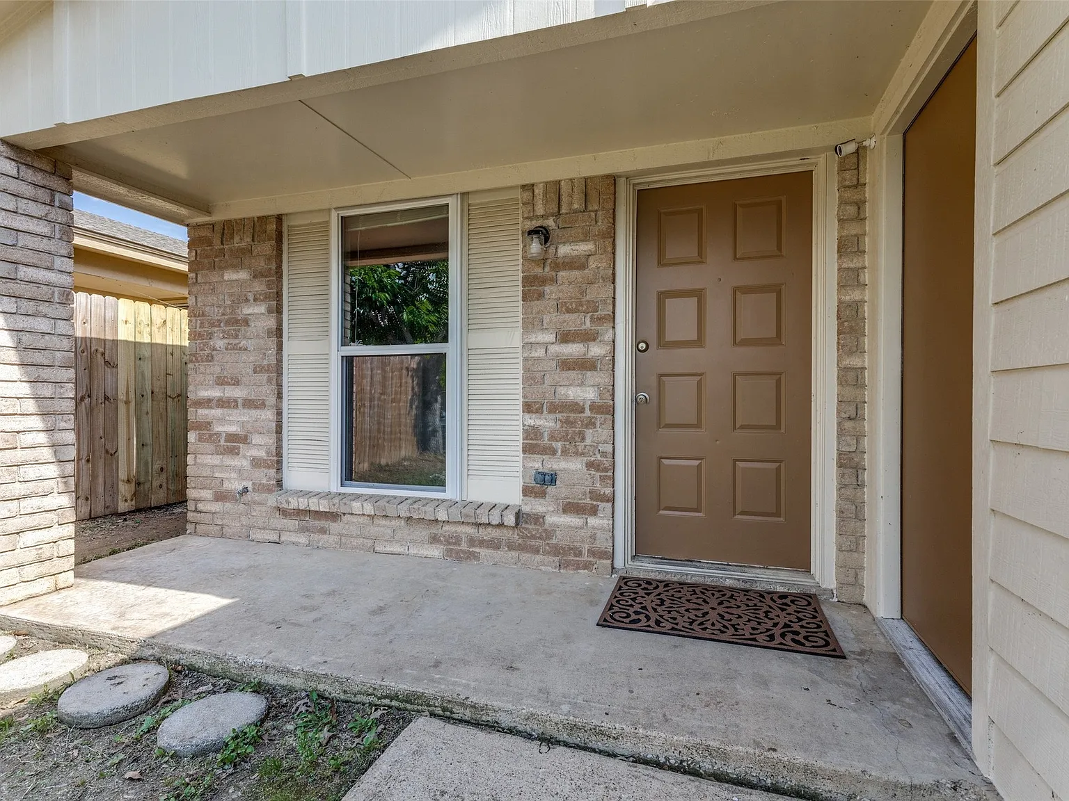 2 bed, 1150 sqft, $1,700 — Photo 3