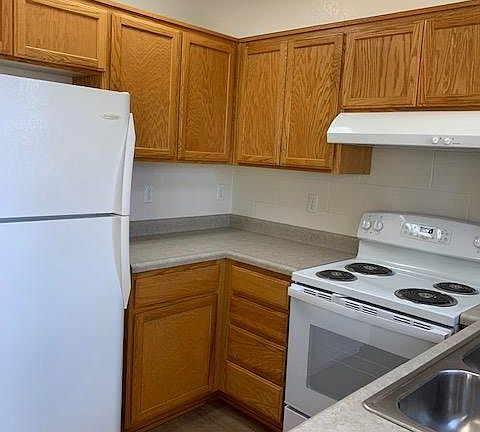 5th image of 468 Holbrook Ln Unit D