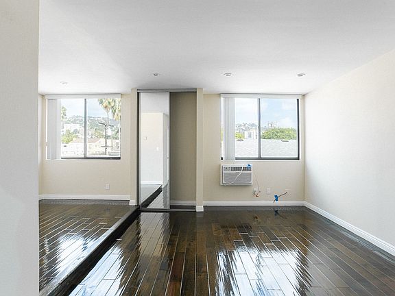 3rd image of 724 N West Knoll Dr #314