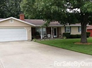 8681 N Richmond Dr, Effingham, IL