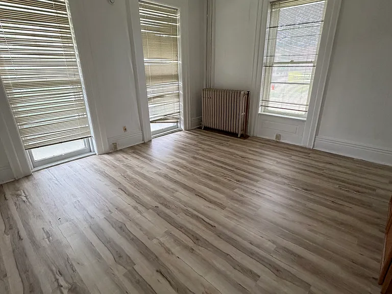 314 E Walnut St #1 — Photo 6