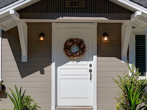3rd image of 847 N Mar Vista Ave